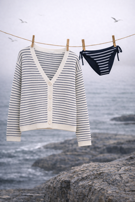 Randig bomullskofta i skärgårdsblått