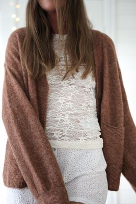 Romantisk brun kofta i ullblandning