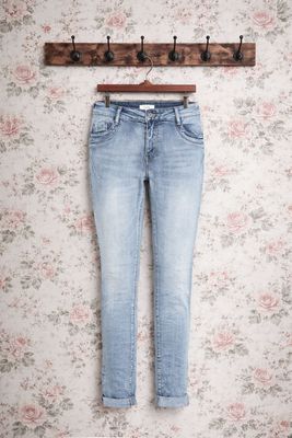 Jeans i favoritmodell ljusblå