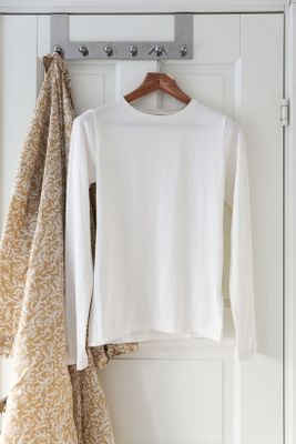 Offwhite långärmad baströja i bomullsmodal