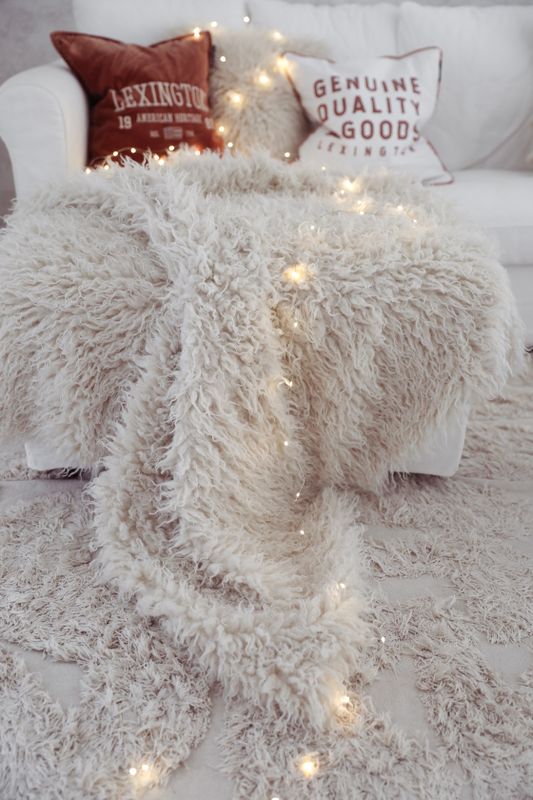 fluffy-pläd-vit-1