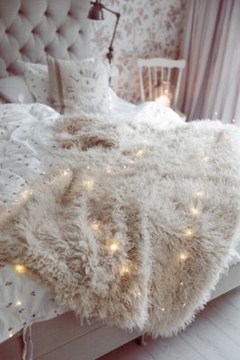 Fluffy, soft throw in off-white