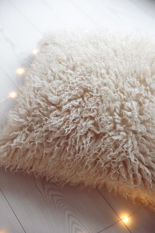 Fluffy, soft pillowcase in off-white