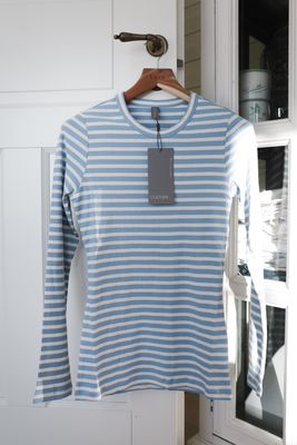 Randig ribbad topp ljusblå offwhite
