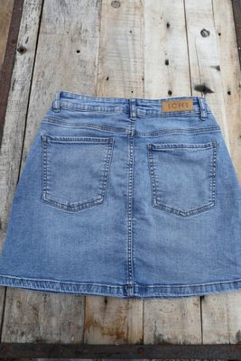 Kort jeanskjol i bomullsdenim ljusblå