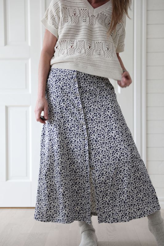 blommig kjol marin vit 2