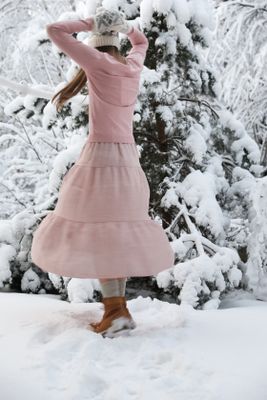 Rosa linnekjol med volanger