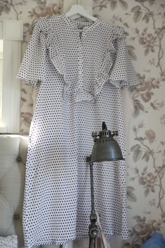 Elsie söt prickig klänning