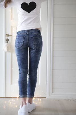 Jeans i favoritmodell blå med knappar