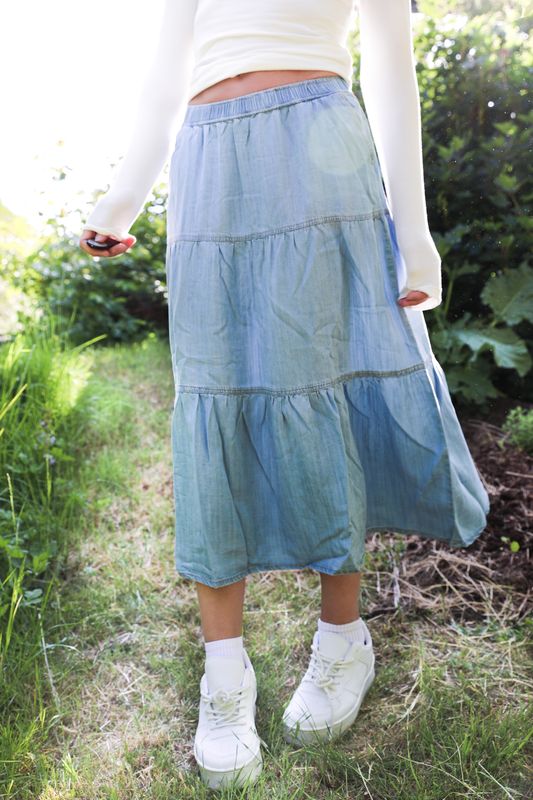 Country-style denim skirt with ruffles