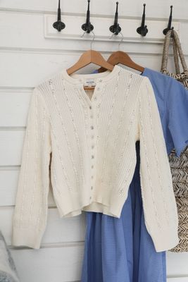 Ecru kabelstickad bomullskofta