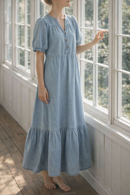 Ljusblå jeansklänning i mjuk denim