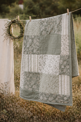 Salviagrönt quiltat lapptäcke 130×180 cm