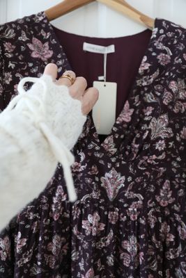 Lila blommig långklänning