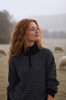 Fischermuster-Pullover in Dunkelblau im nordischen Lusekofte-Stil