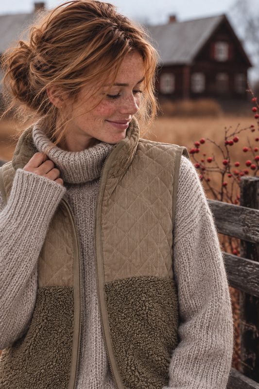 Ländliche Teddyweste mit Cord-Details, beige