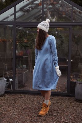 Söt jeansklänning i lantlig stil ljusblå