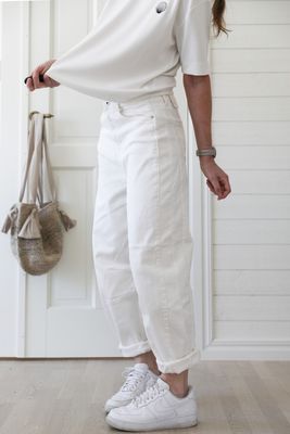 White barrel jeans