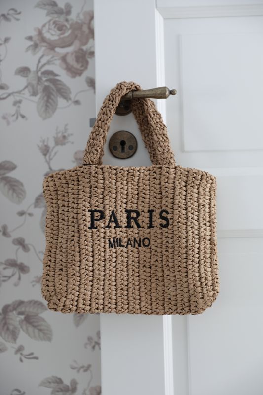 Söt liten stråväska