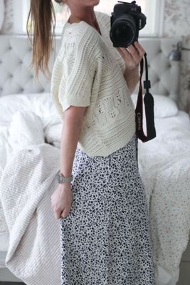 Ecru mönsterstickad tröja i bomull med kort ärm