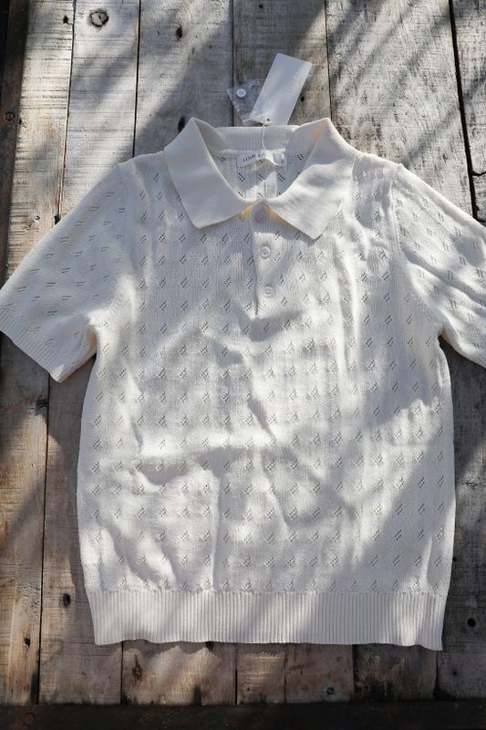 Knitted top with a collar