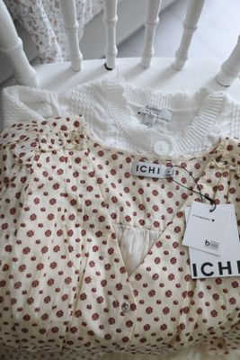 Söt blommig klänning vanilj vintage röd