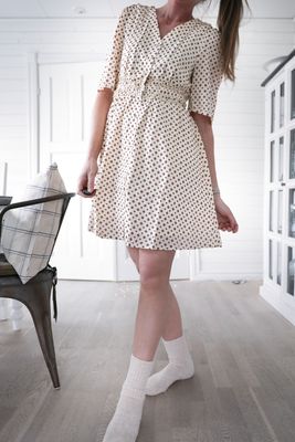 Söt blommig klänning vanilj vintage röd