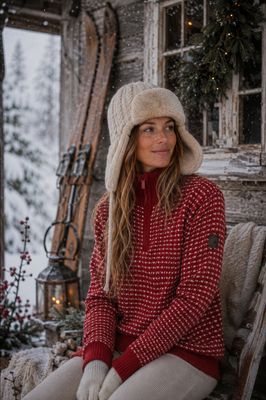 Red fish-print sweater in the Nordic "lusekofte" style