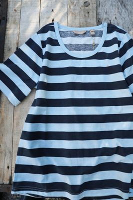 Blårandig t-shirt i mjuk bomull