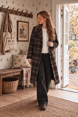 Klassisk lång rutig brun kappa i ullblandning