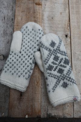 Varme luffer i shetlandsuld med skandinavisk mønster