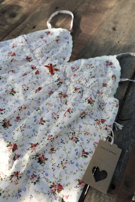 Hanna . R . Blooming – Blommigt nattlinne / underklänning Vildros