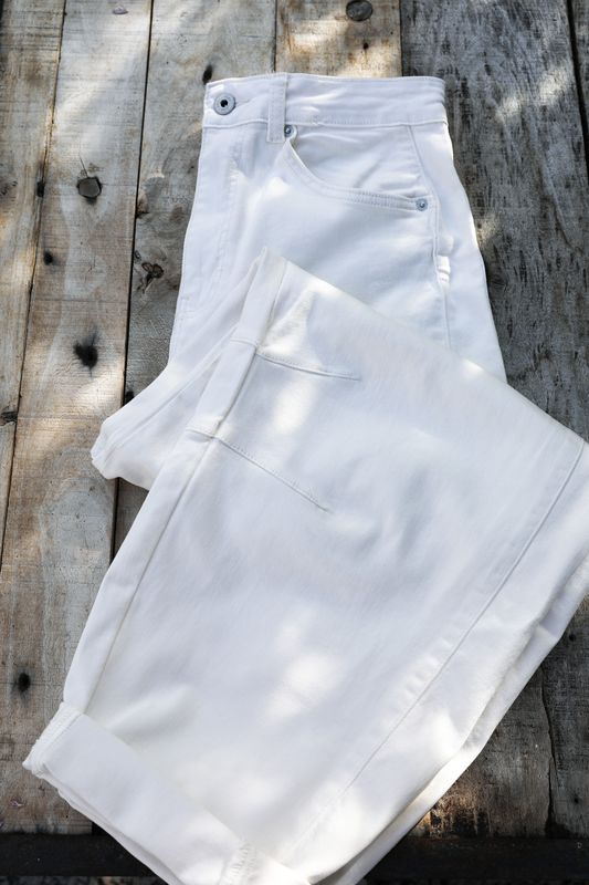 White barrel jeans