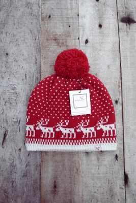 Varm ullmössa med skandinaviskt mönster med renar