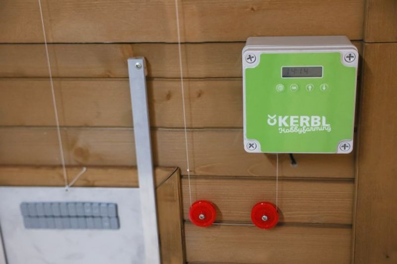 Automatisk Lucköppnare Hönshus Tid & Ljusstyrd