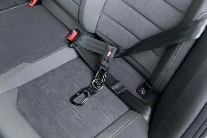 Universalfäste till bilsele, 12kN karbiner, 30 cm/38 mm, svart