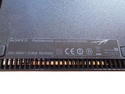 PLAYSTATION 3 SUPER SLIM 12GB BASENHET