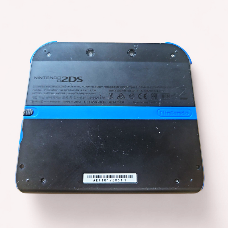 NINTENDO 2DS ELECTRIC BLUE 4GB SDKORT OCH ORGINALLADDARE