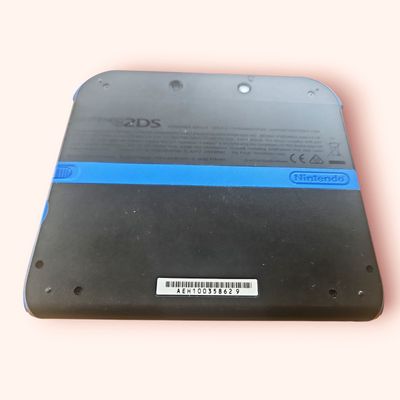 NINTENDO 2DS ELECTRIC BLUE 4GB SDKORT OCH ORGINALLADDARE