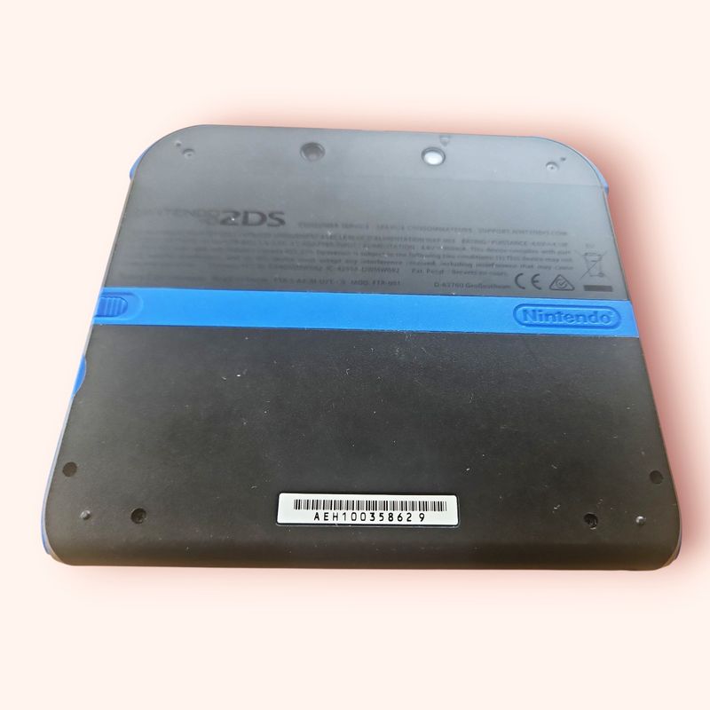 NINTENDO 2DS ELECTRIC BLUE 4GB SDKORT OCH ORGINALLADDARE