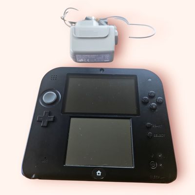 NINTENDO 2DS ELECTRIC BLUE 4GB SDKORT OCH ORGINALLADDARE