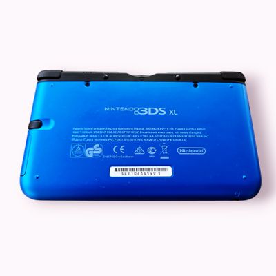 NINTENDO 3DS XL METALLIC BLUE MED LADDARE FINT SKICK