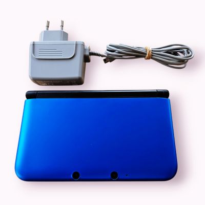 NINTENDO 3DS XL METALLIC BLUE MED LADDARE FINT SKICK