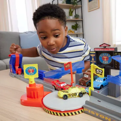 Piston Cup Stunting Speedway - Disney Pixar Cars - Mattel