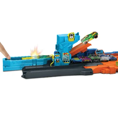 Transforming Stunt Garage - Bilbana - Hot Wheels