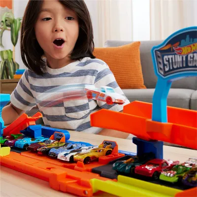 Transforming Stunt Garage - Bilbana - Hot Wheels