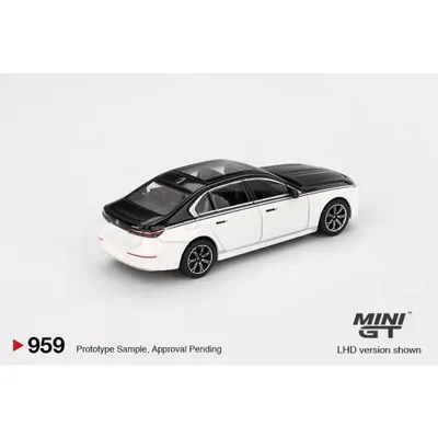BMW i7 xDrive60 - Vit / Svart - 959 - Mini GT - 1:64
