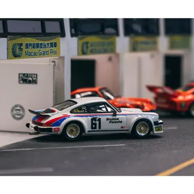 Porsche 934 - #61 - Tarmac Works x Minichamps - 1:64