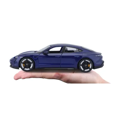 Porsche Taycan Turbo S - Blå - Bburago - 1:24