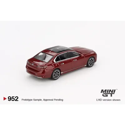 BMW i7 xDrive60 - Aventurin - 952 - Mini GT - 1:64